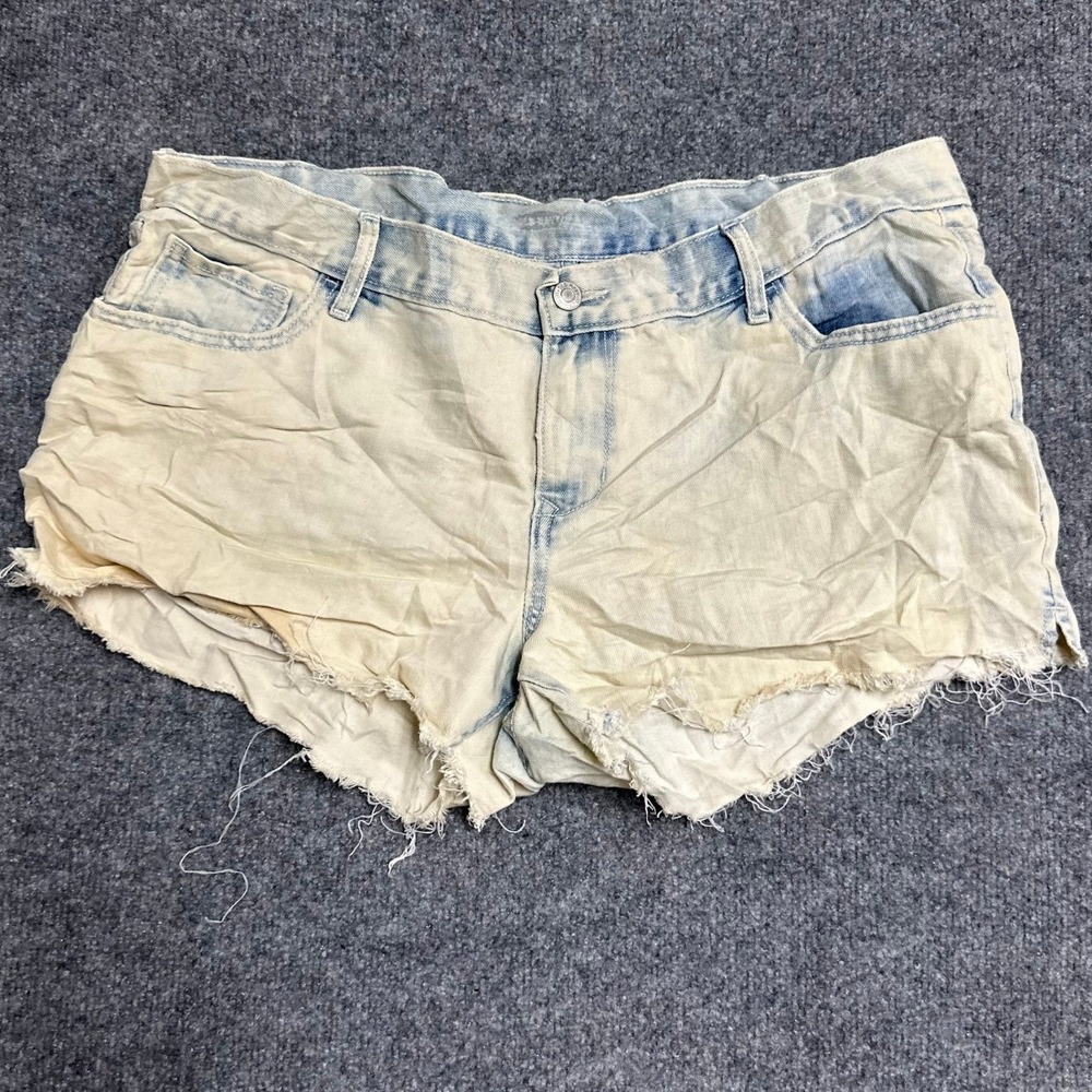 Old Navy Shorts Womens Size 14 Light Wash Denim Raw Hem Casual Frayed Stained